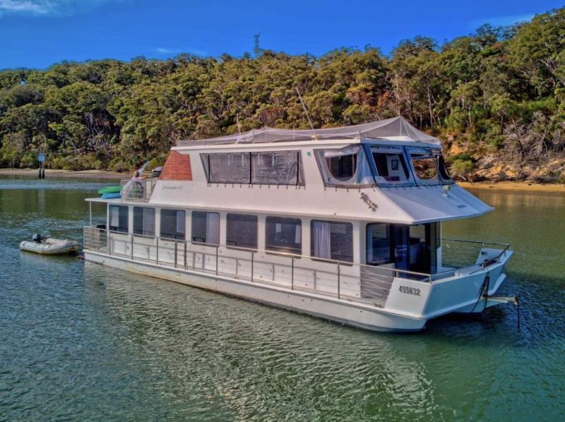 2017 Broadwater 60 House Boat