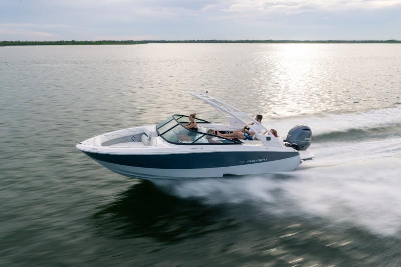 2024 REGAL Outboard Bowrider LX2