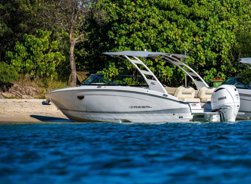 2023 REGAL Outboard Bowrider LX6