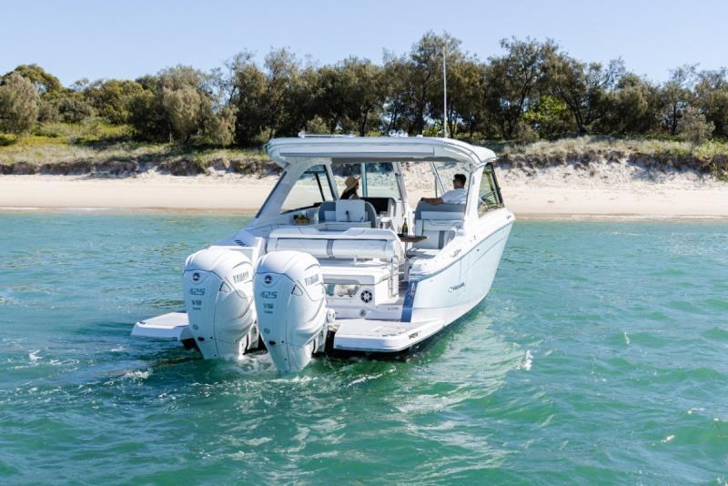 2023 REGAL Outboard Bowrider LX36