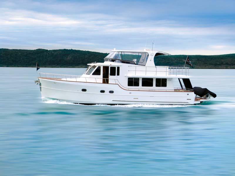 The new Clipper 50 Explorer motor yacht will be available in two configurations: in a two-cabin two-