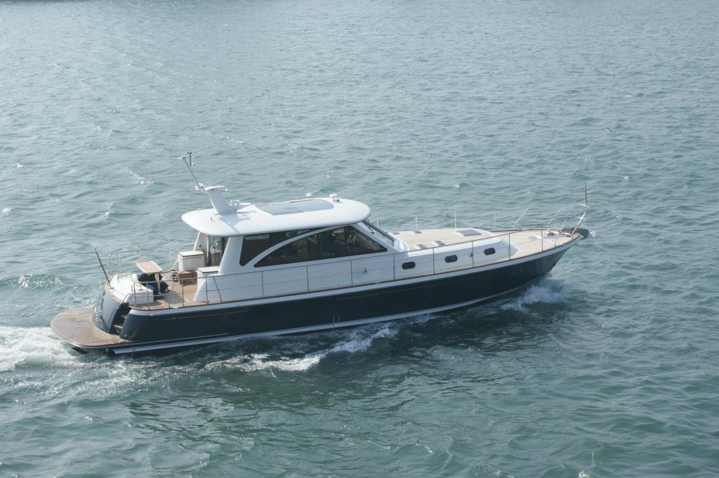 NEWS — United Motor Yachts tests the new Hunt 52ES