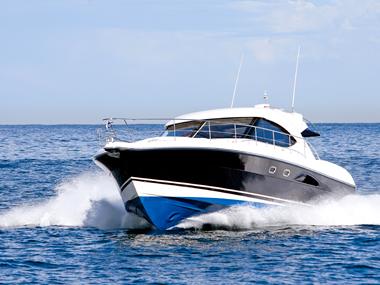 Riviera 4700 Sport Yacht